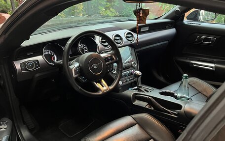 Ford Mustang VI рестайлинг, 2016 год, 2 680 000 рублей, 6 фотография