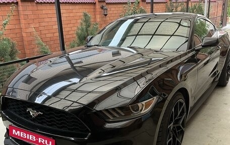 Ford Mustang VI рестайлинг, 2016 год, 2 680 000 рублей, 3 фотография