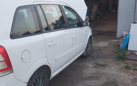 Opel Zafira B, 2009 год, 700 000 рублей, 3 фотография