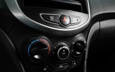 Hyundai Solaris II рестайлинг, 2011 год, 849 000 рублей, 12 фотография