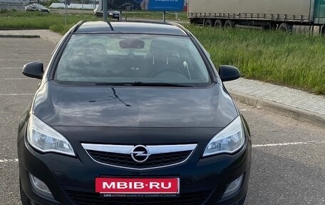 Opel Astra J, 2011 год, 700 000 рублей, 1 фотография