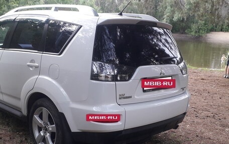 Mitsubishi Outlander III рестайлинг 3, 2010 год, 1 465 000 рублей, 2 фотография