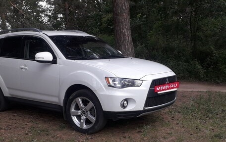 Mitsubishi Outlander III рестайлинг 3, 2010 год, 1 465 000 рублей, 4 фотография
