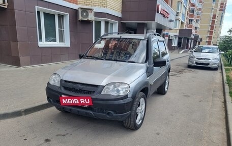 Chevrolet Niva I рестайлинг, 2015 год, 730 000 рублей, 2 фотография