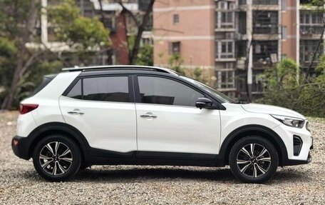 KIA Stonic, 2022 год, 1 600 000 рублей, 3 фотография