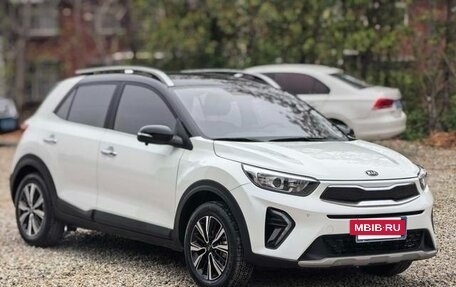 KIA Stonic, 2022 год, 1 600 000 рублей, 4 фотография
