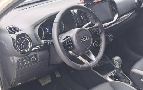 KIA Stonic, 2022 год, 1 600 000 рублей, 11 фотография