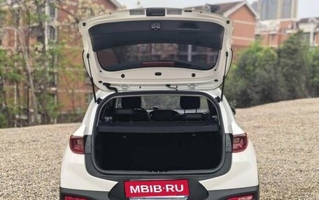 KIA Stonic, 2022 год, 1 600 000 рублей, 9 фотография