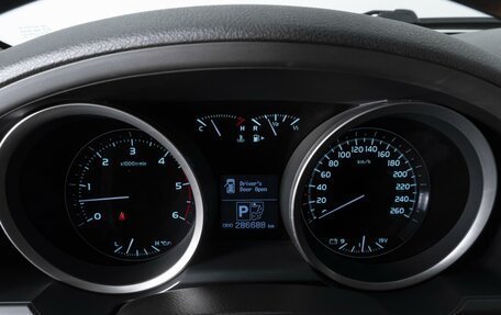 Toyota Land Cruiser 200, 2009 год, 2 889 000 рублей, 30 фотография
