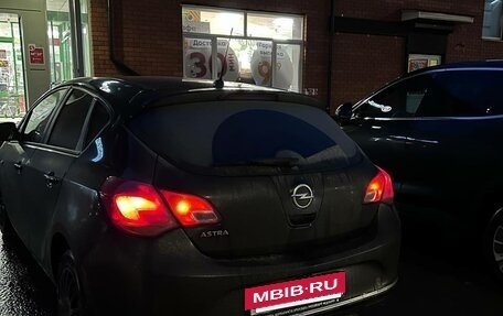 Opel Astra J, 2013 год, 950 000 рублей, 3 фотография