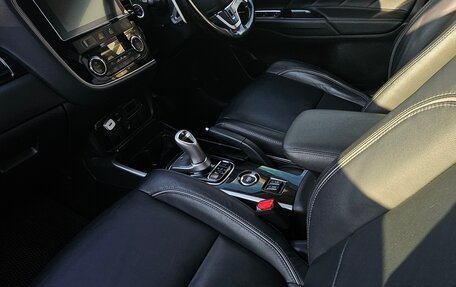 Mitsubishi Outlander III рестайлинг 3, 2016 год, 2 200 000 рублей, 3 фотография