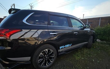 Mitsubishi Outlander III рестайлинг 3, 2016 год, 2 200 000 рублей, 11 фотография