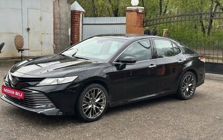 Toyota Camry, 2019 год, 3 095 000 рублей, 2 фотография