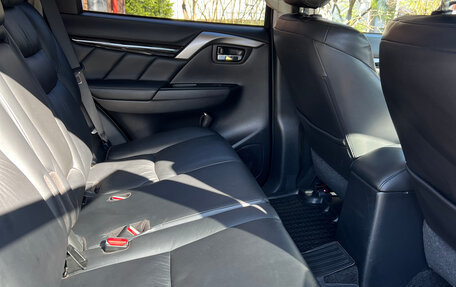Mitsubishi Pajero Sport III рестайлинг, 2017 год, 2 550 000 рублей, 9 фотография