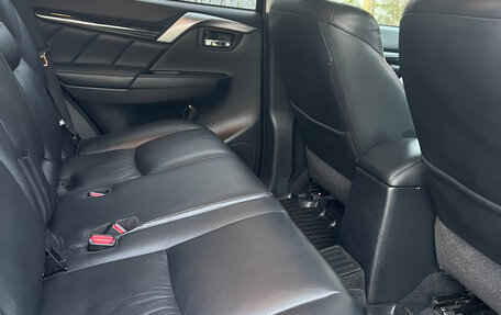Mitsubishi Pajero Sport III рестайлинг, 2017 год, 2 550 000 рублей, 18 фотография