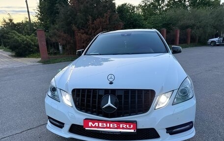 Mercedes-Benz E-Класс, 2012 год, 1 750 000 рублей, 3 фотография