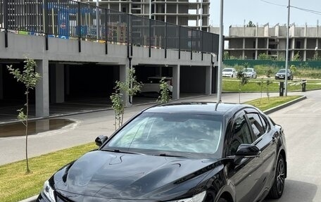 Toyota Camry, 2021 год, 3 050 000 рублей, 7 фотография