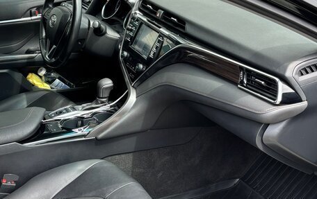 Toyota Camry, 2021 год, 3 050 000 рублей, 13 фотография
