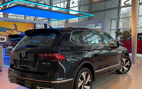 Volkswagen Tiguan II, 2023 год, 6 069 900 рублей, 4 фотография