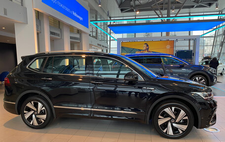 Volkswagen Tiguan II, 2023 год, 6 069 900 рублей, 3 фотография