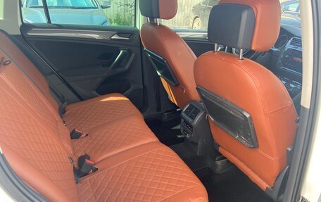 Volkswagen Tiguan II, 2019 год, 2 200 000 рублей, 15 фотография