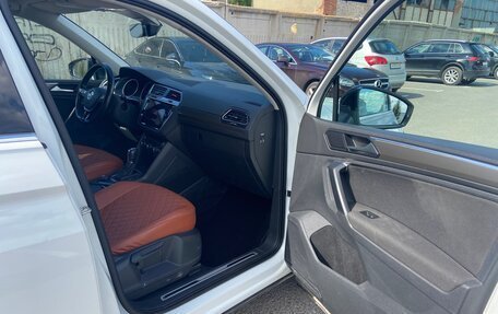 Volkswagen Tiguan II, 2019 год, 2 200 000 рублей, 18 фотография