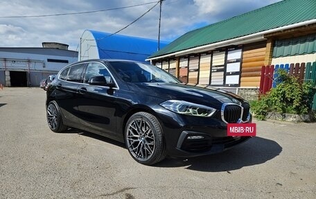 BMW 1 серия, 2021 год, 2 200 000 рублей, 3 фотография