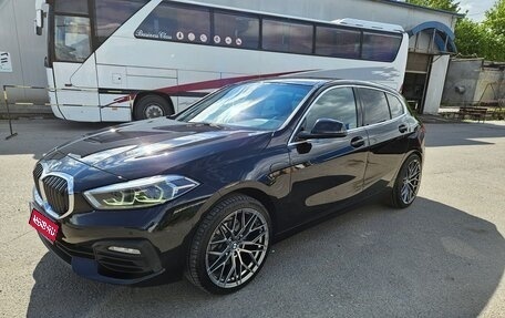 BMW 1 серия, 2021 год, 2 200 000 рублей, 1 фотография