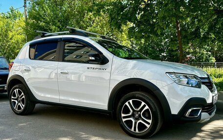Renault Sandero II рестайлинг, 2022 год, 1 750 000 рублей, 2 фотография