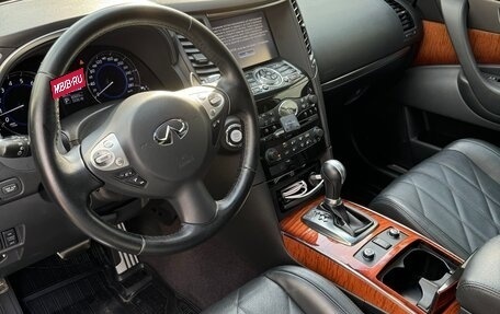 Infiniti QX70, 2016 год, 3 600 000 рублей, 11 фотография