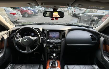 Infiniti QX70, 2016 год, 3 600 000 рублей, 14 фотография