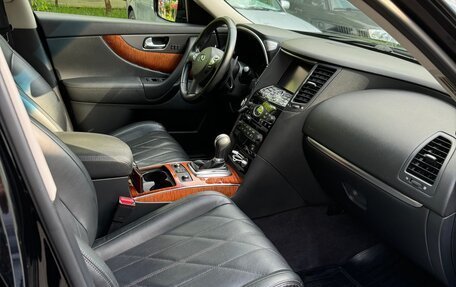 Infiniti QX70, 2016 год, 3 600 000 рублей, 13 фотография