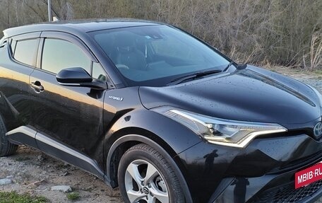 Toyota C-HR I рестайлинг, 2018 год, 2 200 000 рублей, 9 фотография