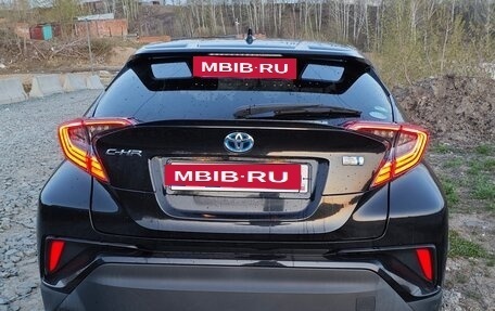 Toyota C-HR I рестайлинг, 2018 год, 2 200 000 рублей, 13 фотография