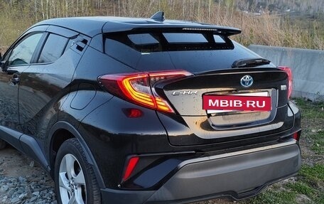 Toyota C-HR I рестайлинг, 2018 год, 2 200 000 рублей, 12 фотография