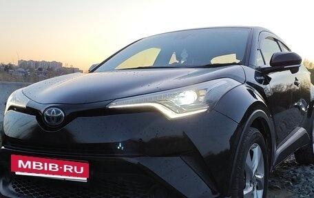 Toyota C-HR I рестайлинг, 2018 год, 2 200 000 рублей, 26 фотография
