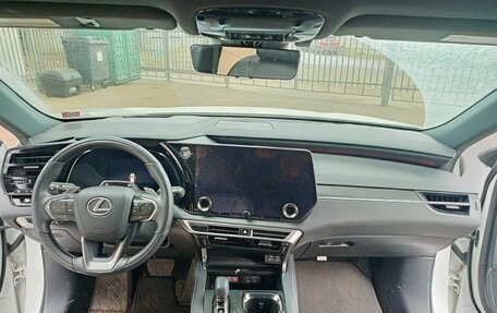 Lexus RX IV рестайлинг, 2023 год, 10 110 000 рублей, 9 фотография