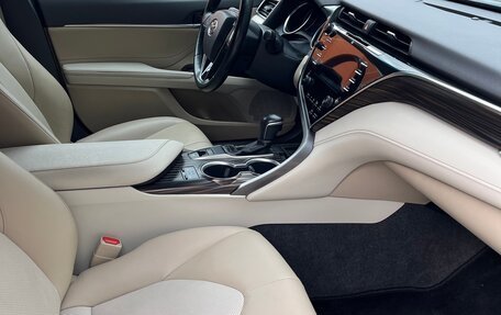 Toyota Camry, 2019 год, 2 900 000 рублей, 8 фотография