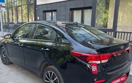 KIA Rio IV, 2017 год, 1 000 000 рублей, 2 фотография