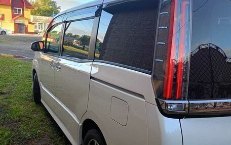 Toyota Noah III, 2018 год, 2 700 000 рублей, 7 фотография