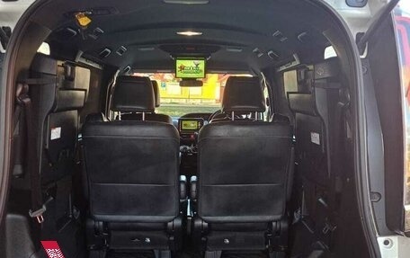 Toyota Noah III, 2018 год, 2 700 000 рублей, 8 фотография