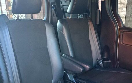 Toyota Noah III, 2018 год, 2 700 000 рублей, 14 фотография