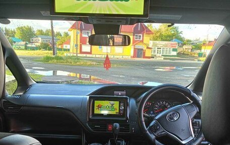 Toyota Noah III, 2018 год, 2 700 000 рублей, 21 фотография