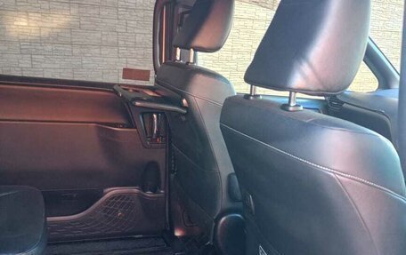 Toyota Noah III, 2018 год, 2 700 000 рублей, 15 фотография