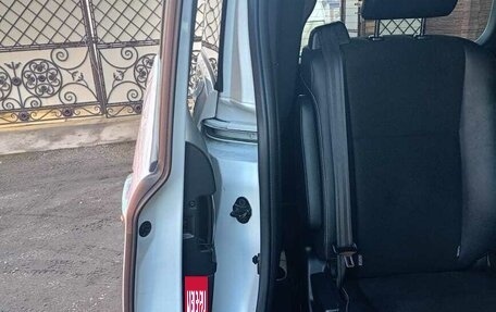 Toyota Noah III, 2018 год, 2 700 000 рублей, 24 фотография