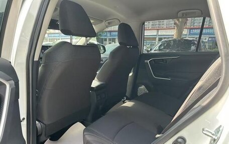 Toyota RAV4, 2023 год, 2 530 000 рублей, 6 фотография