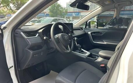 Toyota RAV4, 2023 год, 2 530 000 рублей, 3 фотография