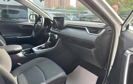 Toyota RAV4, 2023 год, 2 530 000 рублей, 7 фотография