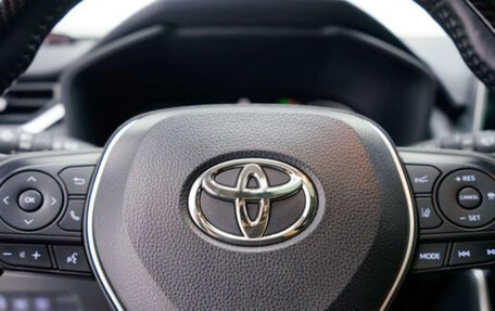 Toyota RAV4, 2021 год, 2 150 000 рублей, 9 фотография