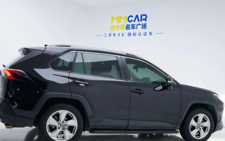 Toyota RAV4, 2021 год, 2 150 000 рублей, 3 фотография